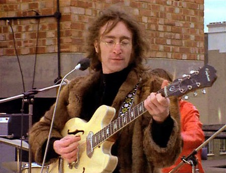 Джон Леннон в молодости начал употреблять наркотики