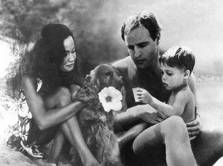 Марлон Брандо с женой и сыном