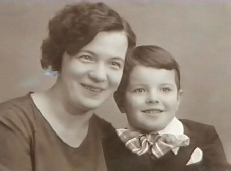 Вячеслав Шалевич в детстве с мамой