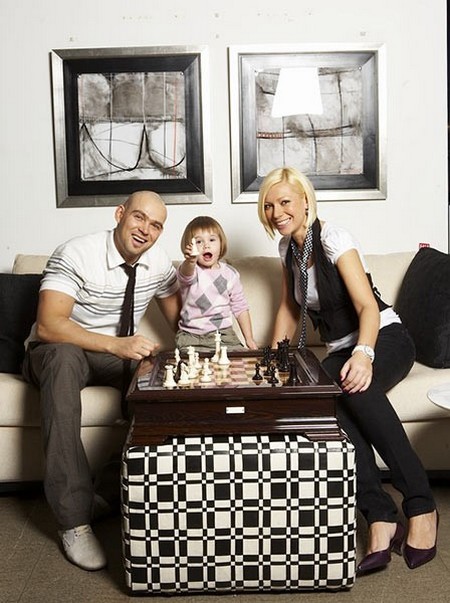 Ведущая Аврора с семьей: с мужем Алексеем Треймананом и дочкой