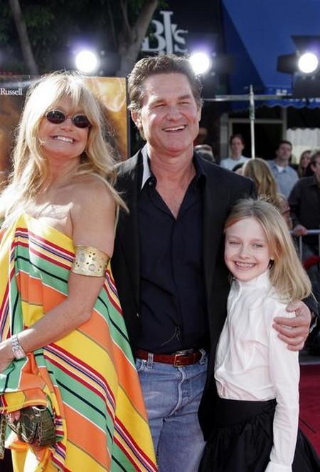 Голди Хоун со вторым мужем Куртом Расселом и ребенком