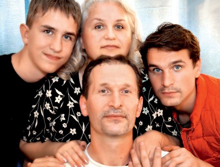 Федор Добронравов с женой Ириной и сыновьями Виктором и Иваном