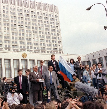 Борис Ельцин на танке в 1991 году