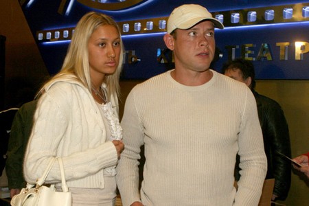 Хоккеист Павел Буре с женой
