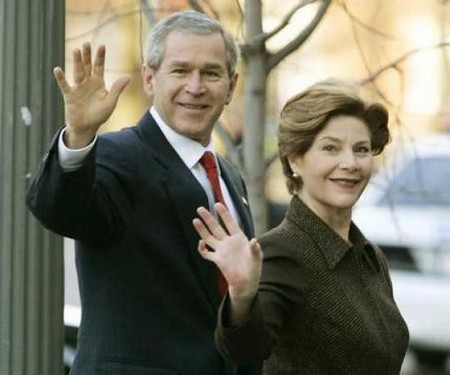 Джордж Буш-младший с женой в молодости