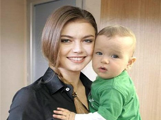 Алина Кабаева и ее сын или племянник?