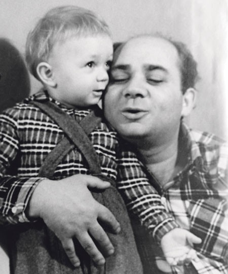 Андрей Леонов в детстве с отцом Евгением Леоновым