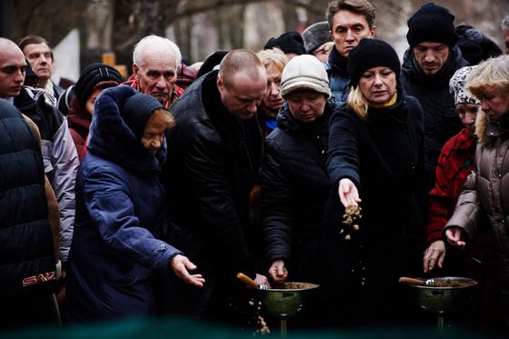 Елену Образцову похоронили на Новодевичьем кладбище в Москве