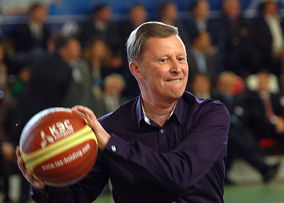 Сергей Иванов увлекается баскетболом