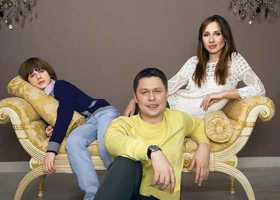 Денис Рожков и его семья: сын и жена